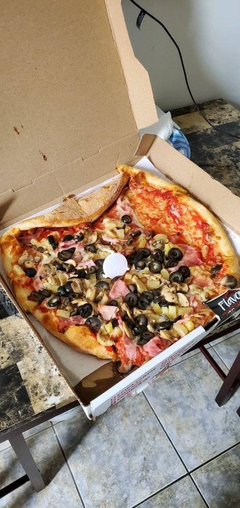 Marios Pizza | restaurant | 940 Manhattan Ave, Brooklyn, NY 11222, USA | 7183492700 OR +1 718-349-2700