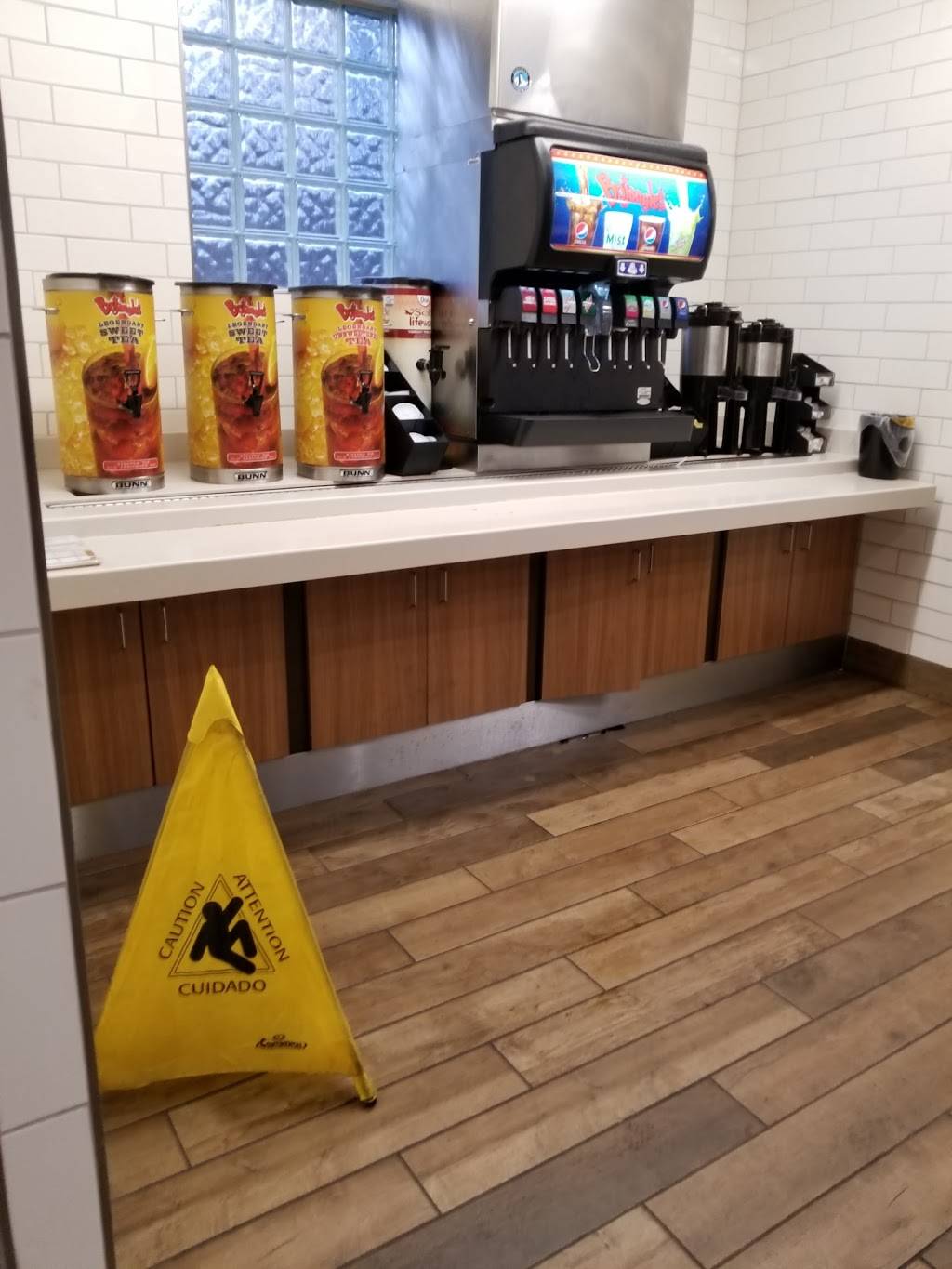 Bojangles Famous Chicken n Biscuits | restaurant | 1250 Peters Creek Pkwy, Winston-Salem, NC 27103, USA | 3367234623 OR +1 336-723-4623