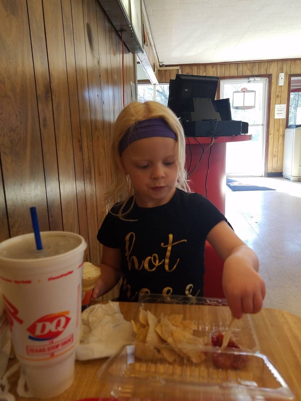 Dairy Queen Store | restaurant | 401 Tenaha St, Center, TX 75935, USA | 9365985207 OR +1 936-598-5207