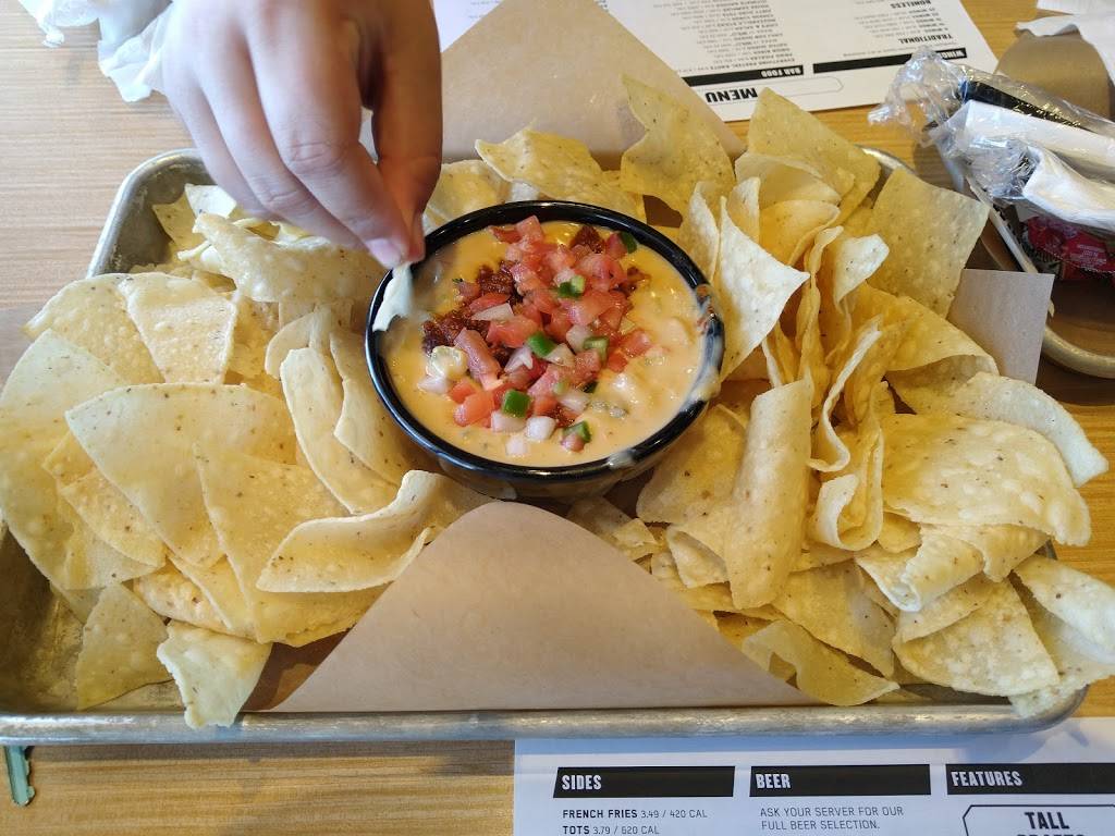 Buffalo Wild Wings | meal takeaway | 101 W E 29th St A, Pittsburg, KS 66762, USA | 6202325737 OR +1 620-232-5737