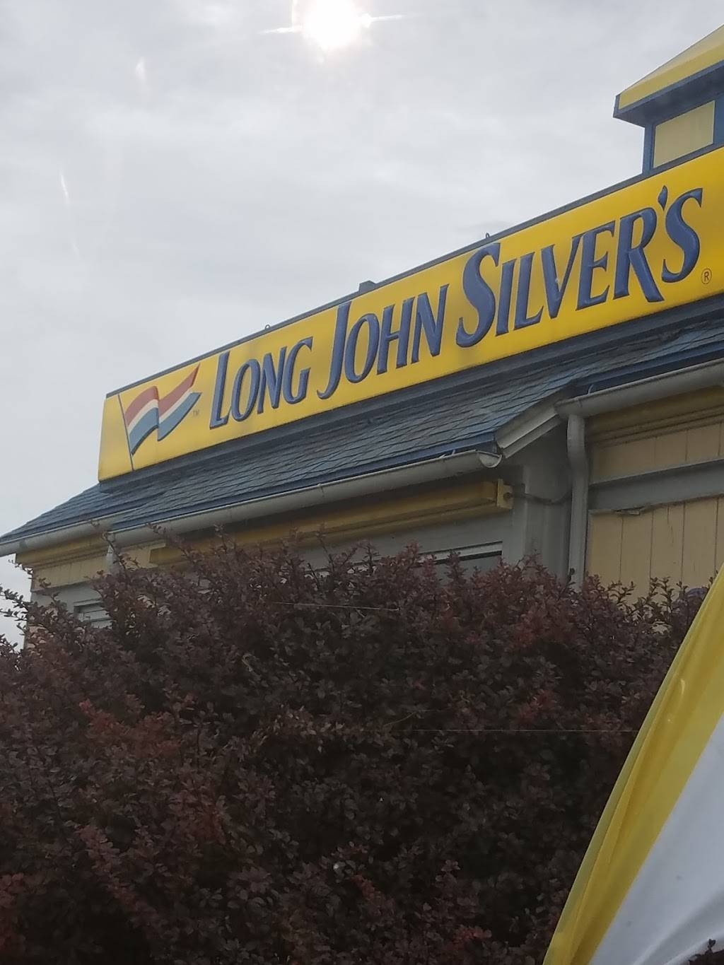 Long John Silvers | restaurant | 230 S Elm St, Washington Ct Hs, OH 43160, USA | 7403357411 OR +1 740-335-7411