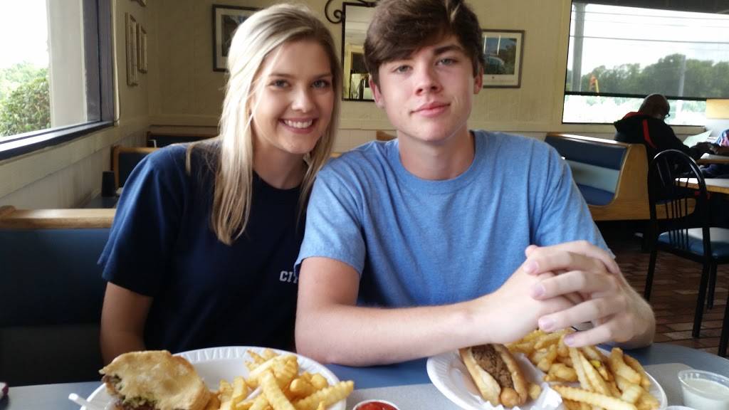 Twin Palmetto Fine Food | restaurant | 326 Hillcrest Dr, Laurens, SC 29360, USA | 8649846800 OR +1 864-984-6800
