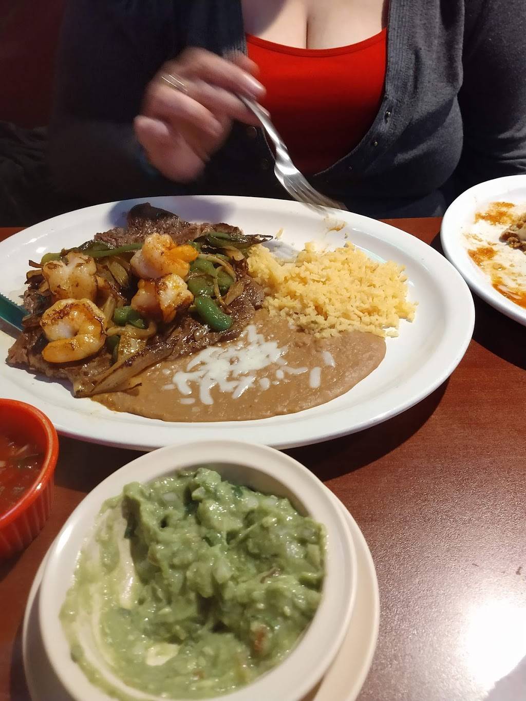 El Paso Mexican Restaurant | restaurant | 197 N Fayette St, El Paso, IL 61738, USA | 3095274404 OR +1 309-527-4404