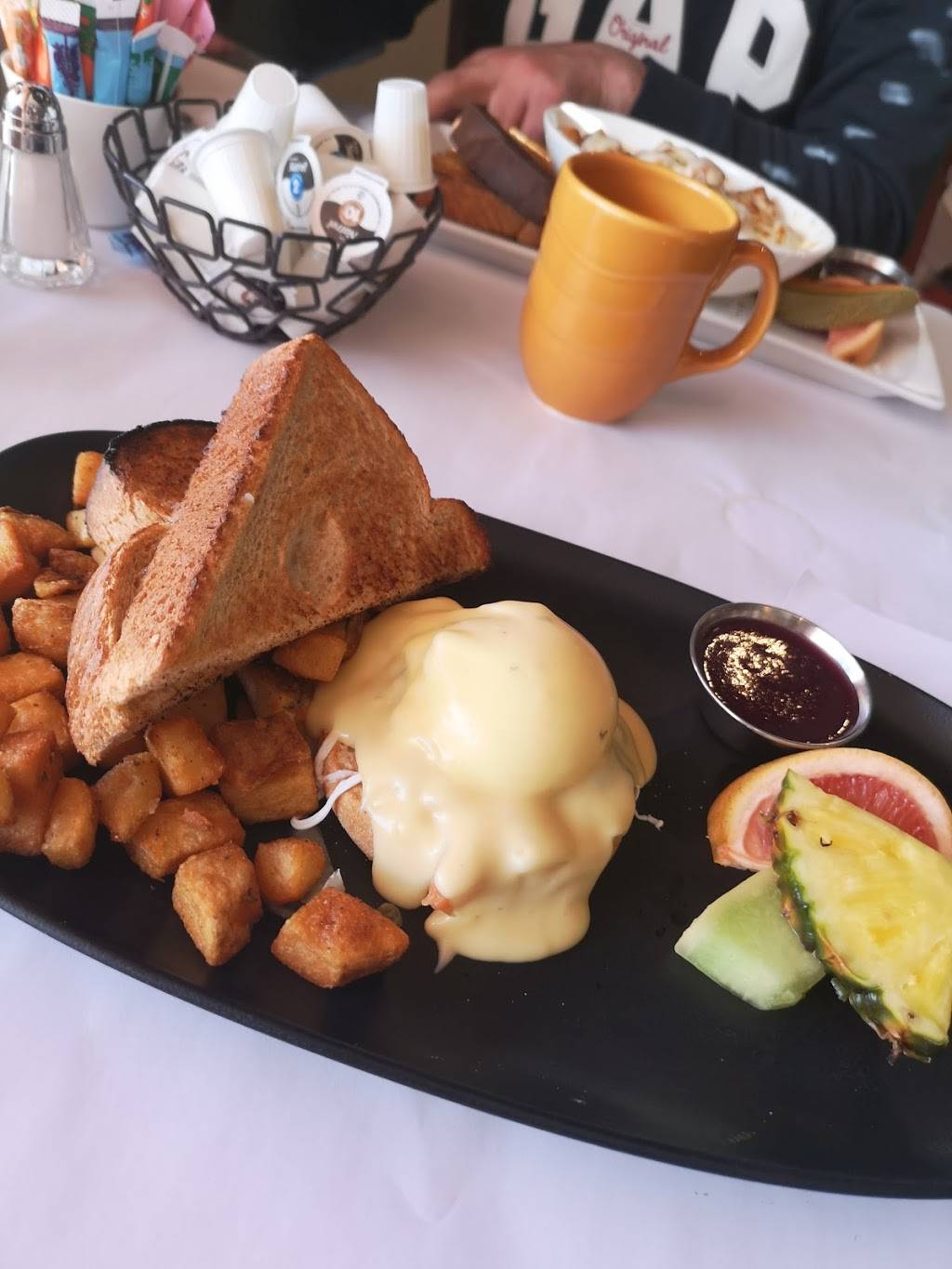 Restaurant Le Batifol | restaurant | 995 Boulevard du Lac, Lac-Beauport, QC G3B 0W6, Canada | 4188410414 OR +1 418-841-0414
