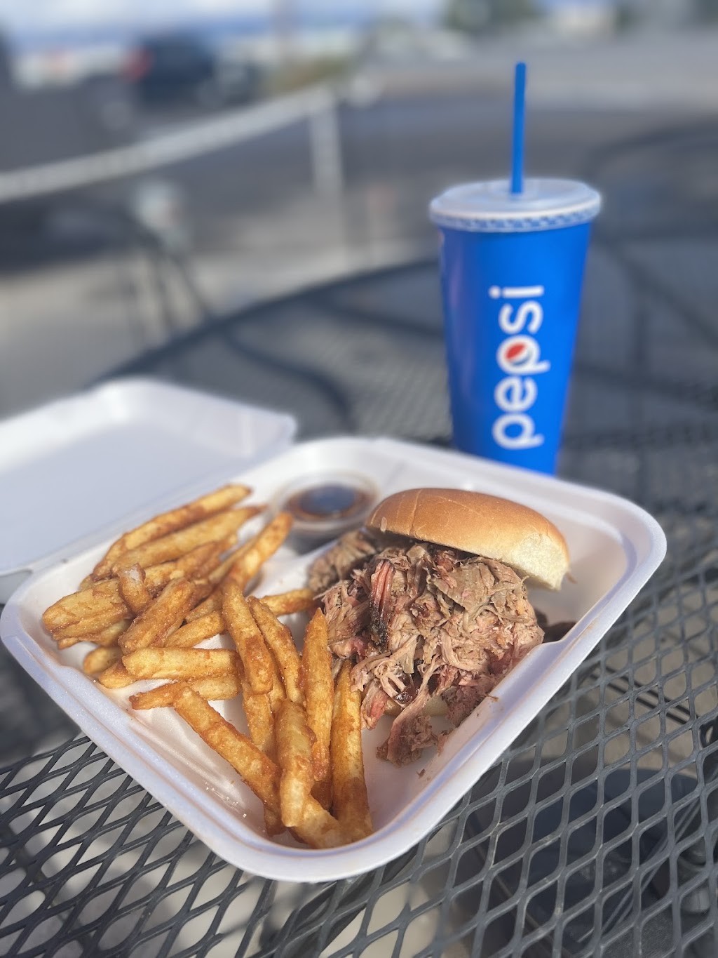 Tom’s BBQ Barn | restaurant | 1408 US-40, Naples, UT 84078, USA | 4352197082 OR +1 435-219-7082