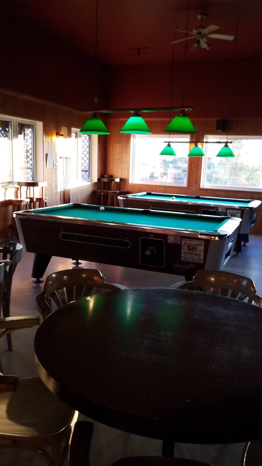 Bar le Contour | night club | 453 Rue Saint Alphonse, Lac-aux-Sables, QC G0X 1M0, Canada | 4183362846 OR +1 418-336-2846