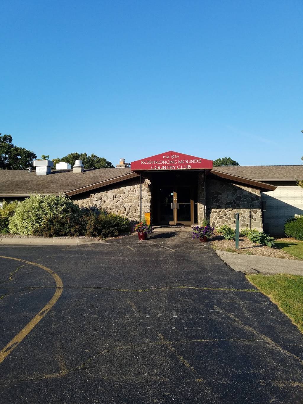 Koshkonong Mounds Country Club | restaurant | W7670 Koshkonong Mounds Rd, Fort Atkinson, WI 53538, USA | 9205632823 OR +1 920-563-2823