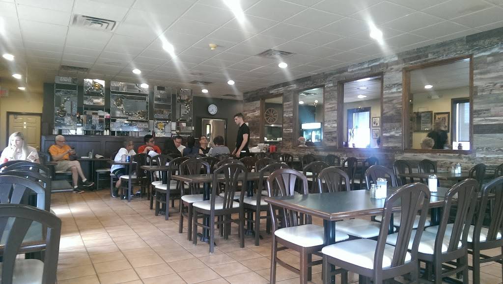 Chuckwagon Restaurant | restaurant | 32 Main St W, Kingsville, ON N9Y 1H3, Canada | 5197332395 OR +1 519-733-2395