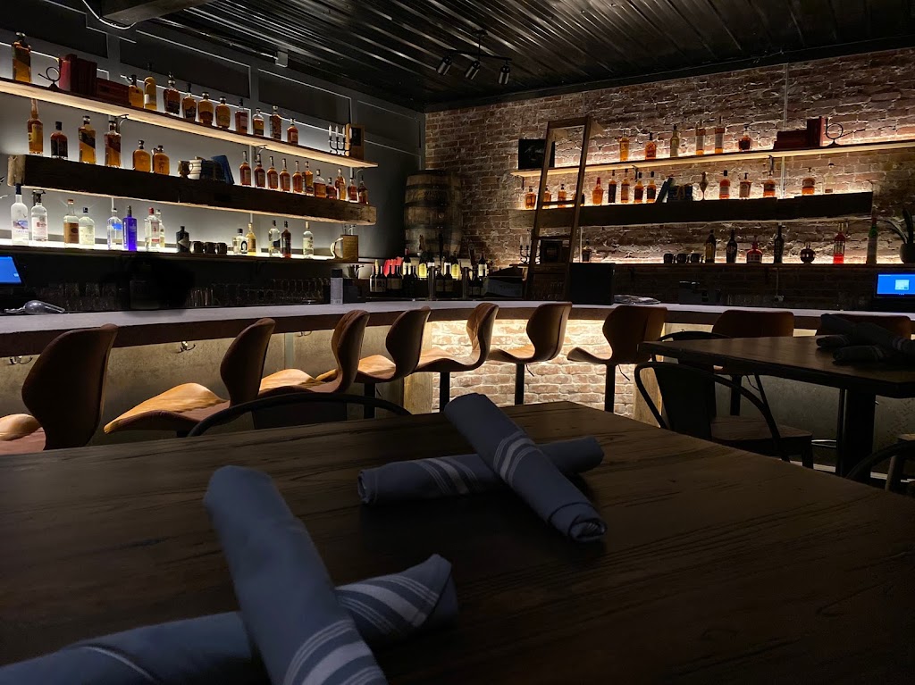 Whiskey & Water - Seafood and Bourbon Bar | restaurant | 187 Depot St, Blue Ridge, GA 30513, USA | 7069460551 OR +1 706-946-0551