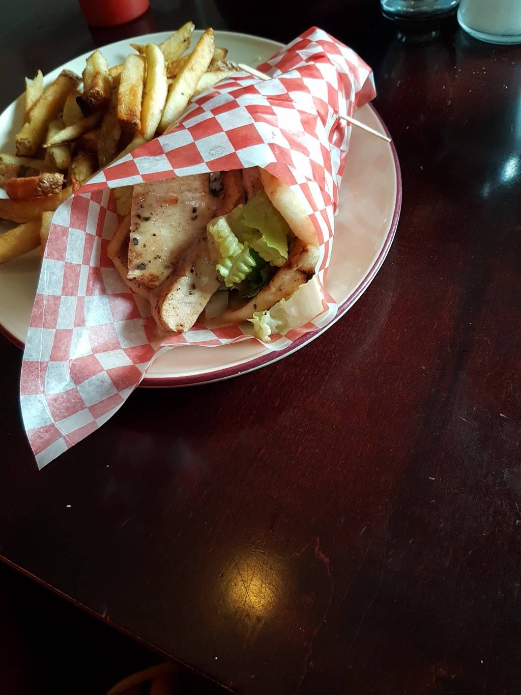 Head Lake Grill | restaurant | 48 Highland St, Haliburton, ON K0M 1S0, Canada | 7054559630 OR +1 705-455-9630