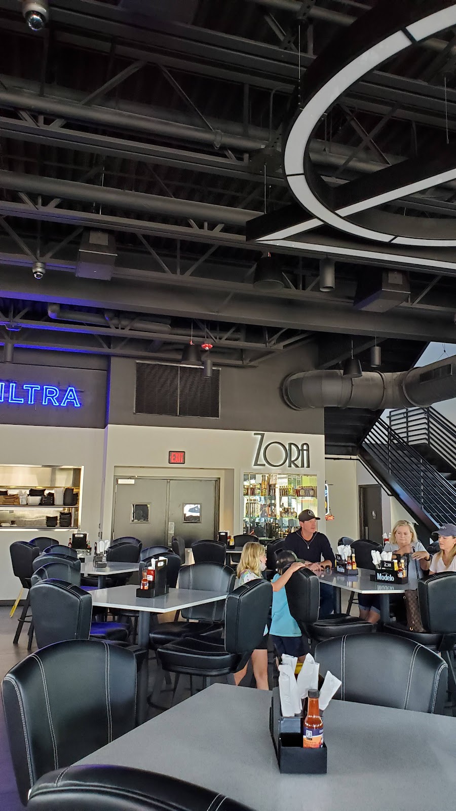 Zora Rooftop Bar | restaurant | 2120 Ingersoll Ave, Des Moines, IA 50312, USA | 5152076600 OR +1 515-207-6600