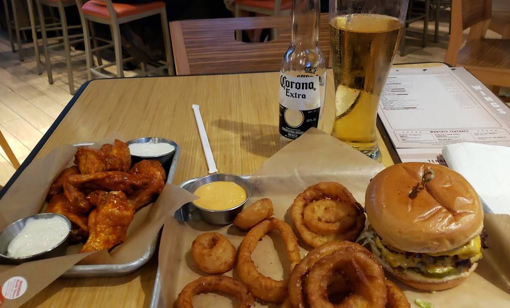 Buffalo Wild Wings | meal takeaway | 101 W E 29th St A, Pittsburg, KS 66762, USA | 6202325737 OR +1 620-232-5737