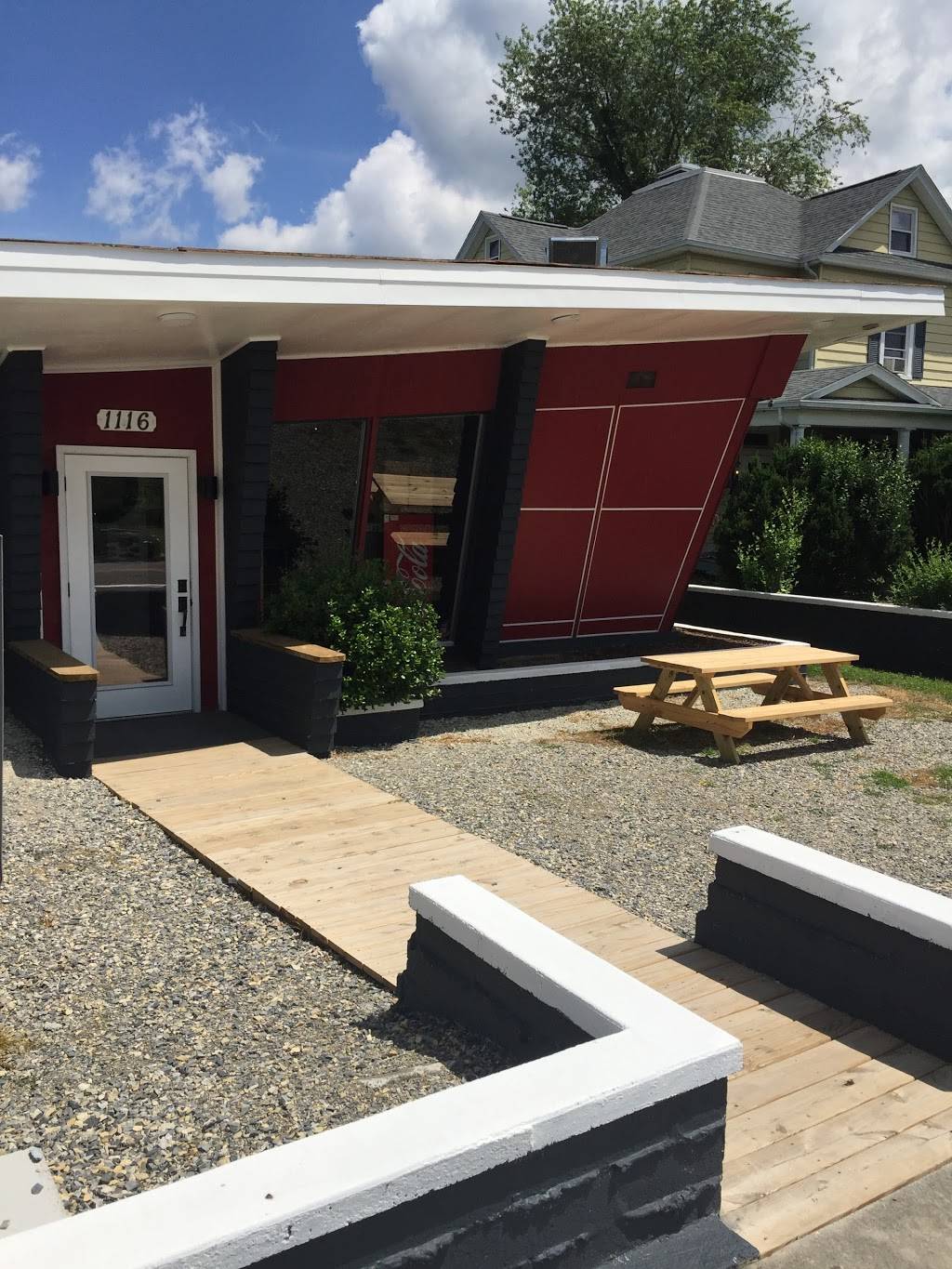 Mikes Pizza | meal delivery | 1116 Grove Ave, Radford, VA 24141, USA | 5407310000 OR +1 540-731-0000