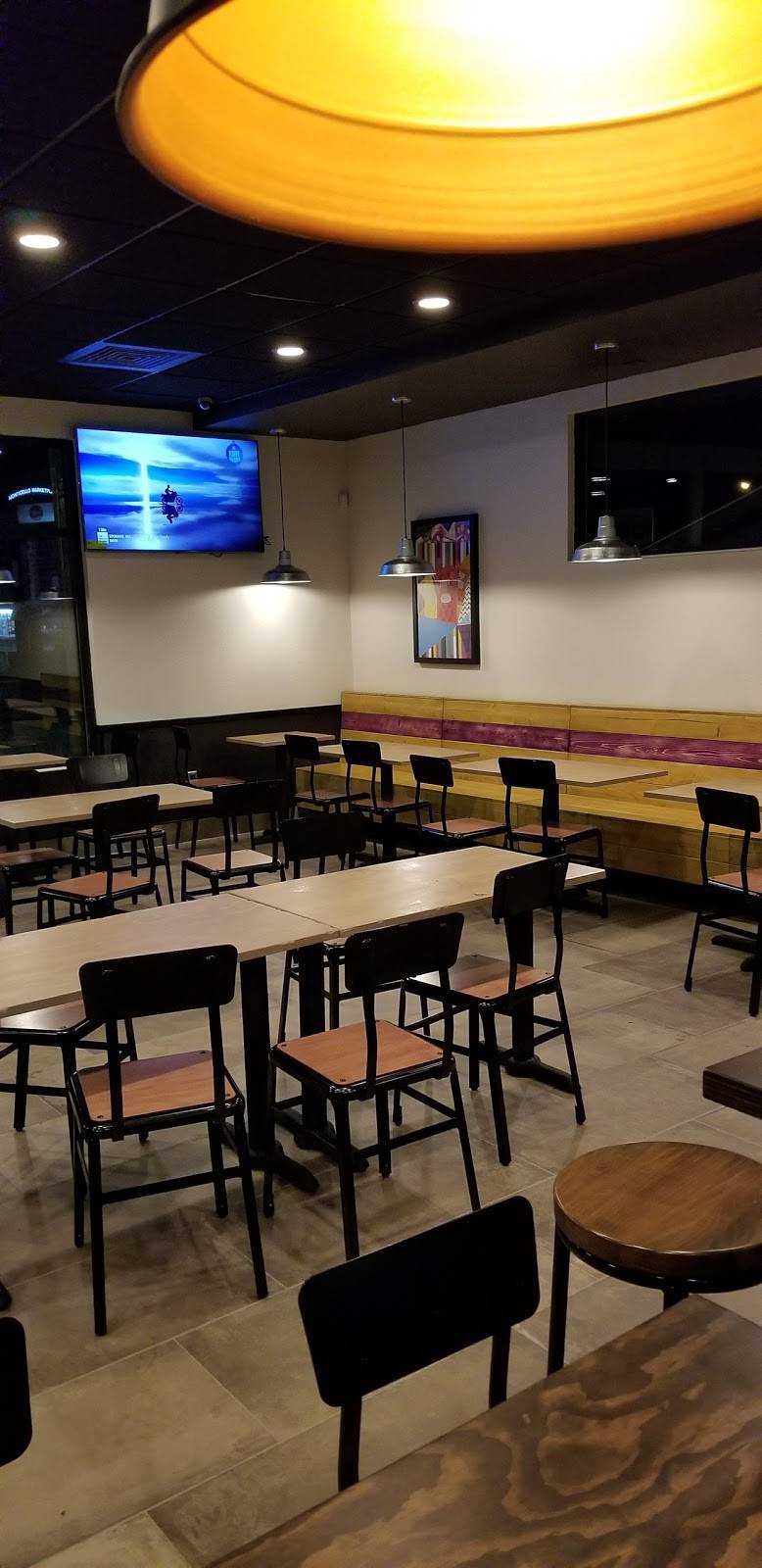 Taco Bell | meal takeaway | 1009 N Main St, Monticello, IN 47960, USA | 5745839556 OR +1 574-583-9556