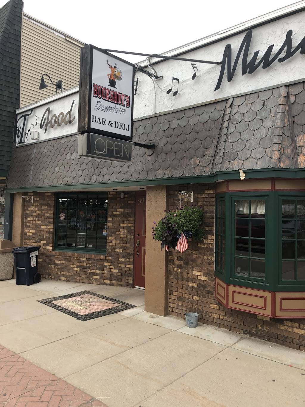 Buckshots Downtown | restaurant | 207 E Wall St, Eagle River, WI 54521, USA | 7153372209 OR +1 715-337-2209