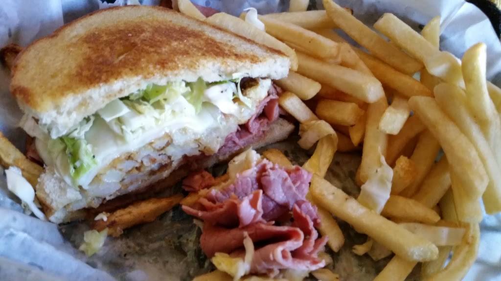The Rusty Bucket Bar and Grill | restaurant | 3355 S Wadsworth Blvd, Lakewood, CO 80227, USA | 3039806200 OR +1 303-980-6200