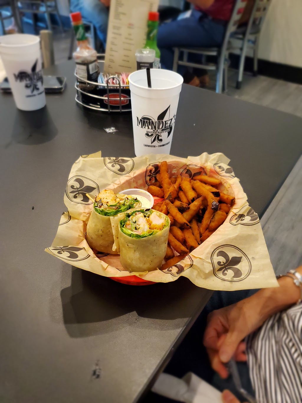 Mandezs Seafood Bar & Grill - YOUNGSVILLE LOCATION | restaurant | 1821 Chemin Metairie Rd, Youngsville, LA 70592, USA | 3375734219 OR +1 337-573-4219