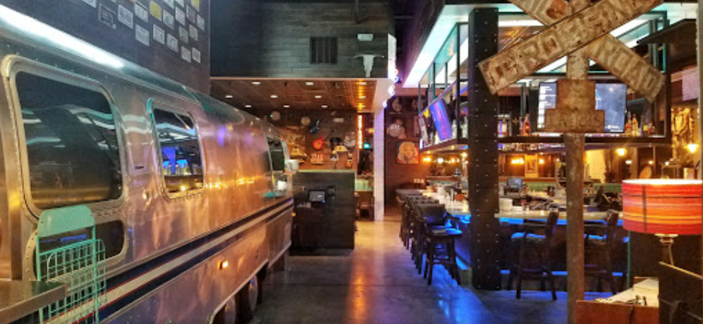 The Rim | restaurant | 295 E Renfro St, Burleson, TX 76028, USA | 8177207707 OR +1 817-720-7707