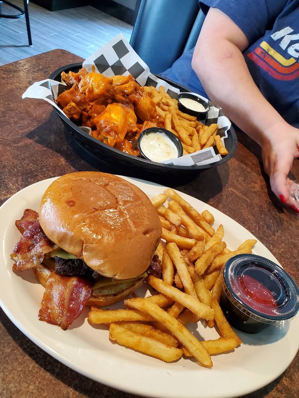 The Home Stretch Bar and Grill | restaurant | 1045 N Main St, Nicholasville, KY 40356, USA | 8593056843 OR +1 859-305-6843