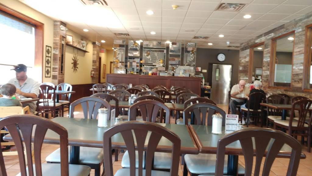 Chuckwagon Restaurant | restaurant | 32 Main St W, Kingsville, ON N9Y 1H3, Canada | 5197332395 OR +1 519-733-2395