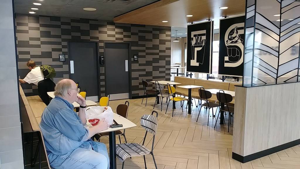 McDonalds | cafe | 2245 Southwest Blvd, Tulsa, OK 74107, USA | 9185859260 OR +1 918-585-9260