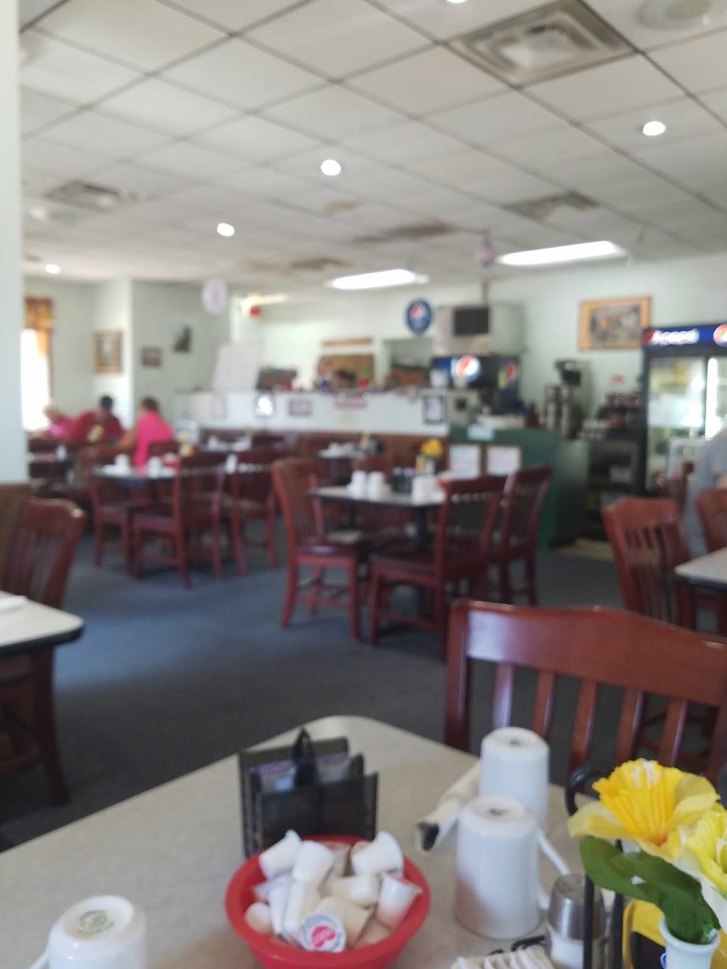 Brighton Family Restaurant | restaurant | 300 N Maple St, Brighton, IL 62012, USA | 6183723567 OR +1 618-372-3567