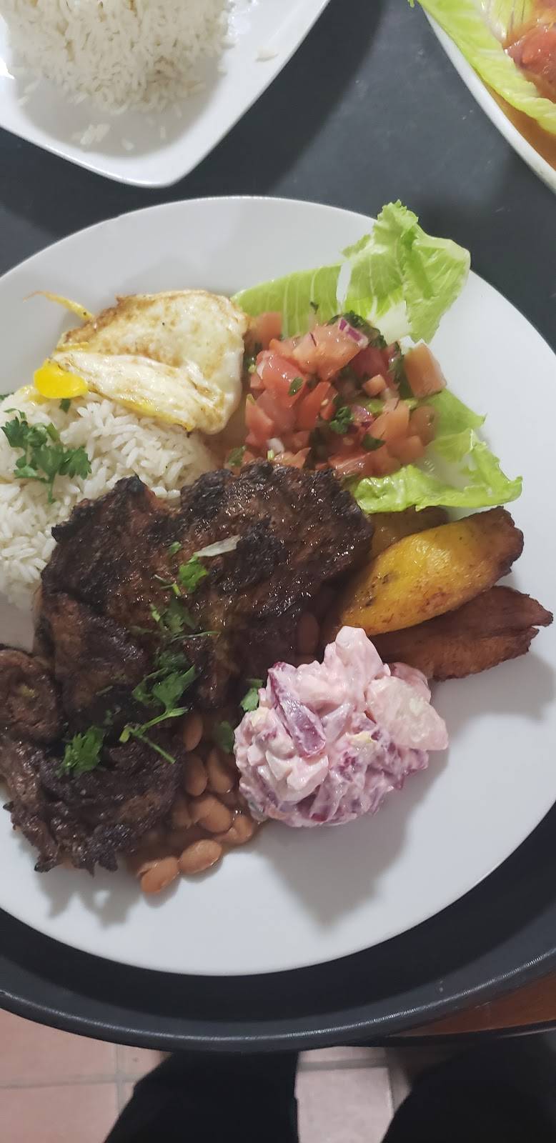 Volcano Bar & Restaurant | restaurant | 1 E 33rd St, Paterson, NJ 07514, USA | 9736896360 OR +1 973-689-6360