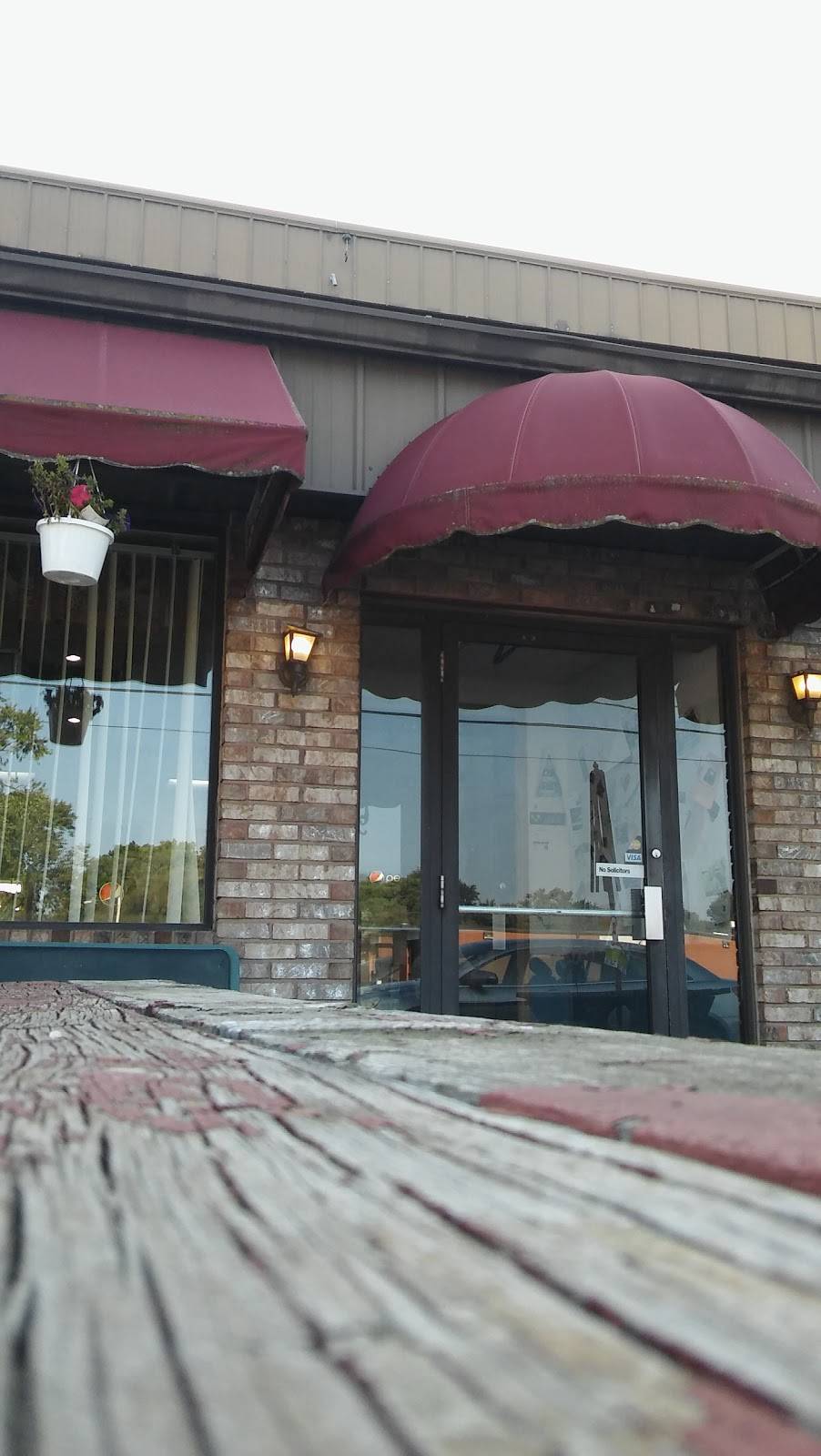 Brighton Family Restaurant | restaurant | 300 N Maple St, Brighton, IL 62012, USA | 6183723567 OR +1 618-372-3567
