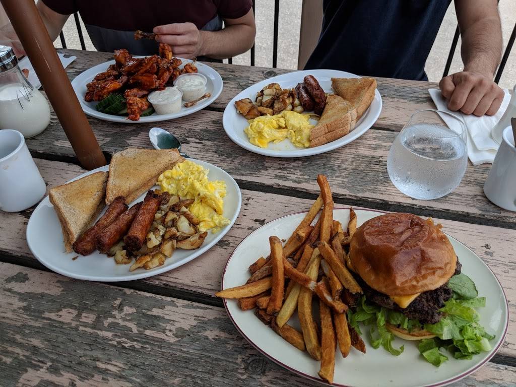 Head Lake Grill | restaurant | 48 Highland St, Haliburton, ON K0M 1S0, Canada | 7054559630 OR +1 705-455-9630