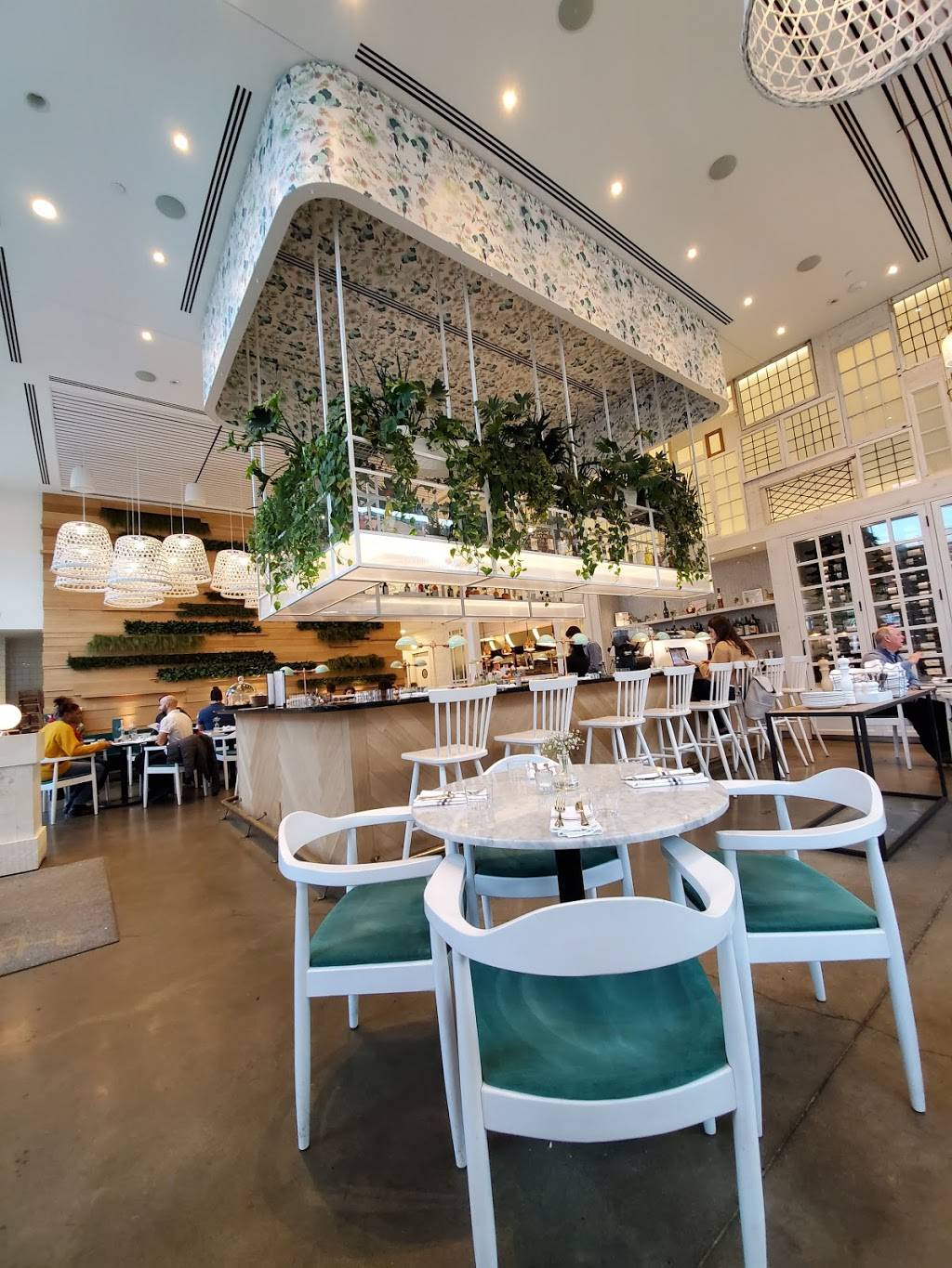 LOV | restaurant | 140 Promenade Du Centropolis, Laval, QC H7T 2Z6, Canada | 5142871155 OR +1 514-287-1155