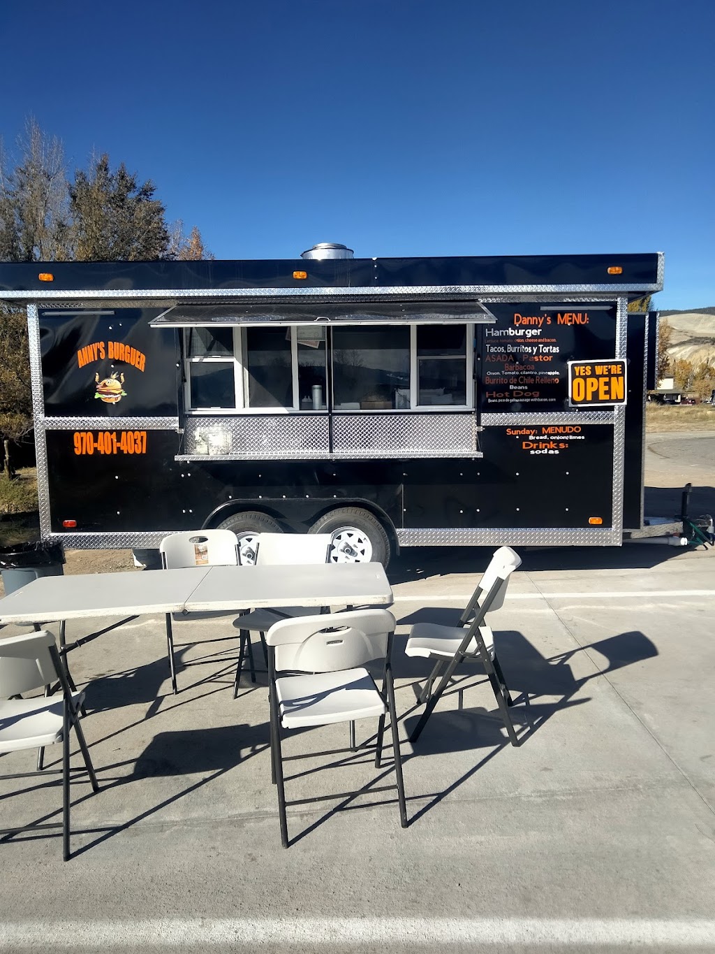 Danny’s burgers | restaurant | 105 Oak Ridge Ct, Gypsum, CO 81637, USA | 9704014037 OR +1 970-401-4037