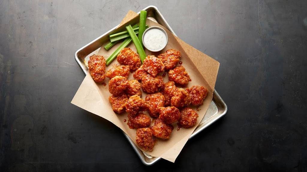 Buffalo Wild Wings | meal takeaway | 101 W E 29th St A, Pittsburg, KS 66762, USA | 6202325737 OR +1 620-232-5737
