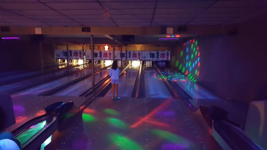 Spare Time Lounge | restaurant | 123 S 4th St, Seward, NE 68434, USA | 4026433898 OR +1 402-643-3898