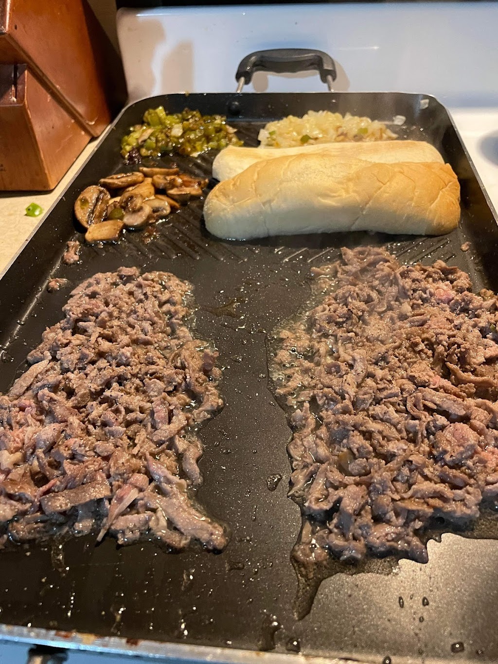 Browns Cheesesteak on the Strip | restaurant | 5340 Lake Rd E, Geneva, OH 44041, USA | 4402610038 OR +1 440-261-0038