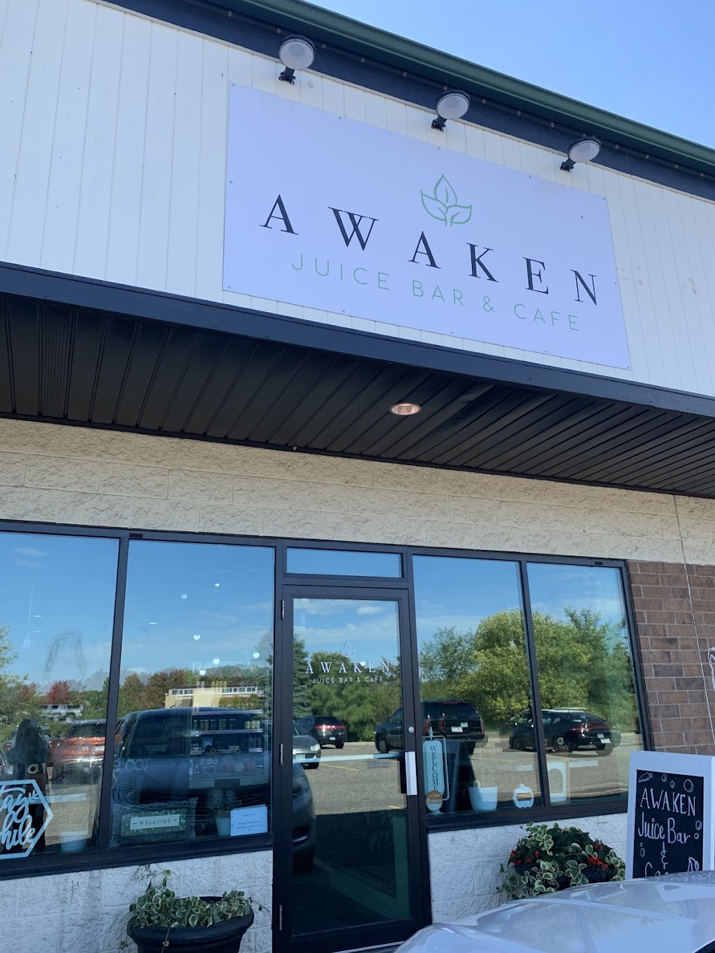 Awaken Juice Bar & Cafe | cafe | 13479 Business Ctr Dr NW, Elk River, MN 55330, USA | 7635153126 OR +1 763-515-3126