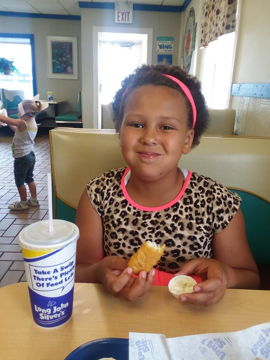 Long John Silvers | restaurant | 230 S Elm St, Washington Ct Hs, OH 43160, USA | 7403357411 OR +1 740-335-7411