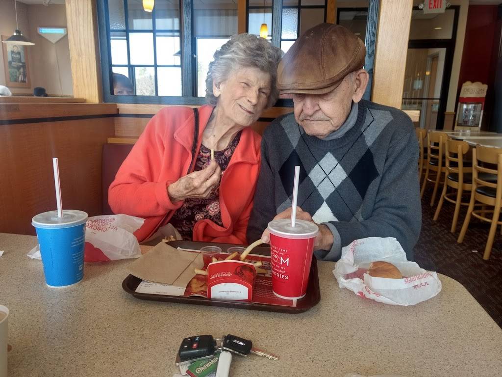 Wendys | restaurant | 1825 E Arlington Blvd, Greenville, NC 27858, USA | 2523532900 OR +1 252-353-2900