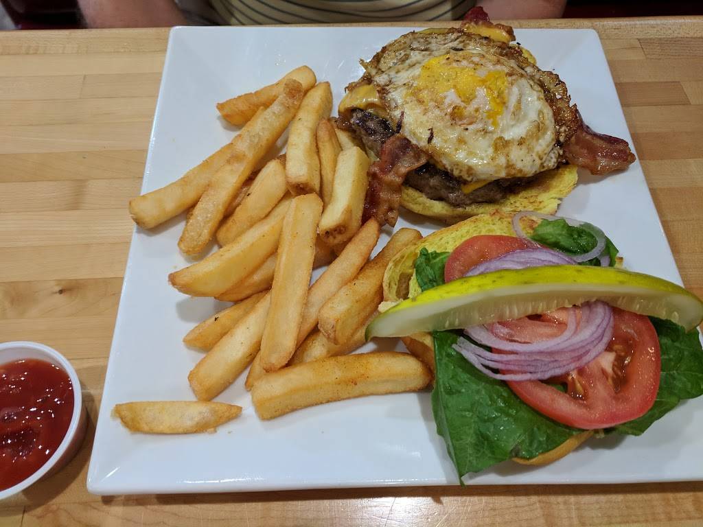 Tailgators Bar and Grille | restaurant | 1108 Argent Blvd, Ridgeland, SC 29936, USA | 8436452337 OR +1 843-645-2337