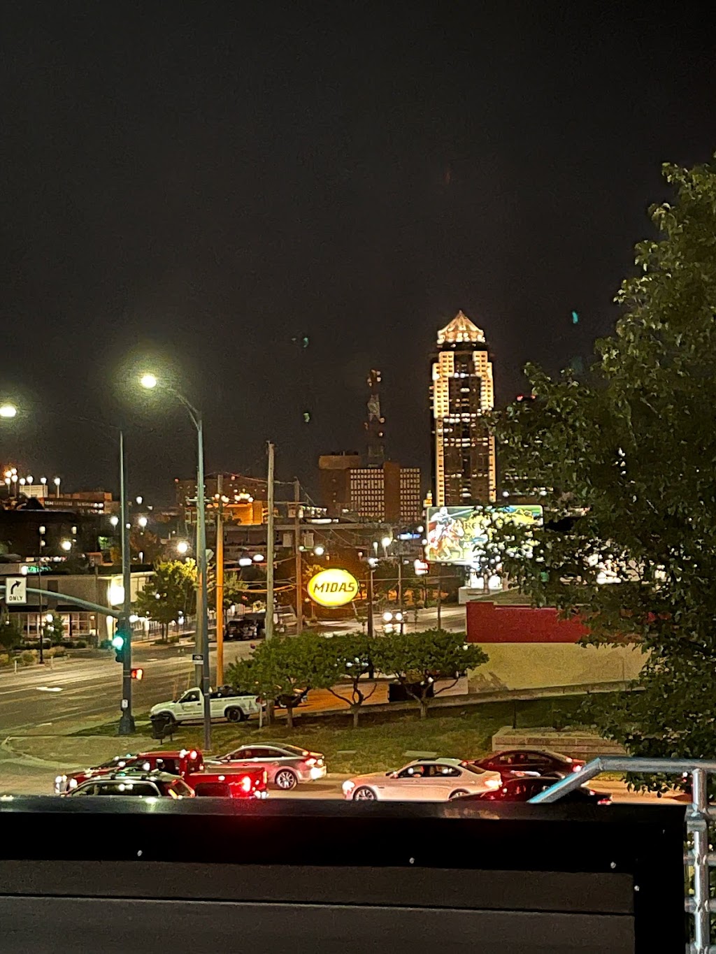 Zora Rooftop Bar | restaurant | 2120 Ingersoll Ave, Des Moines, IA 50312, USA | 5152076600 OR +1 515-207-6600