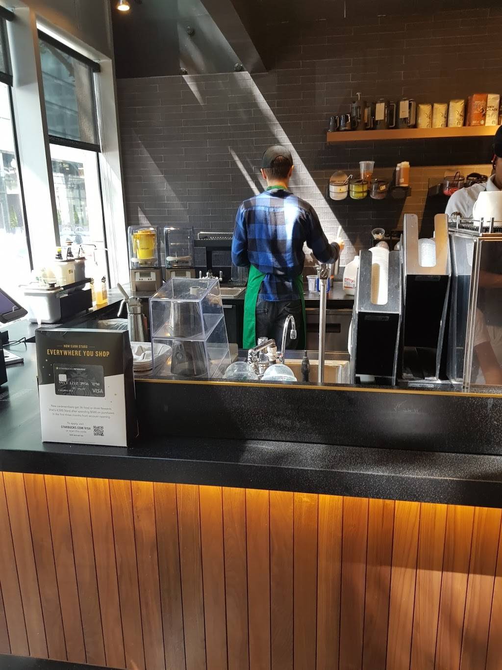 Starbucks | cafe | 1735 N Lynn St #020, Arlington, VA 22209, USA | 7034657425 OR +1 703-465-7425