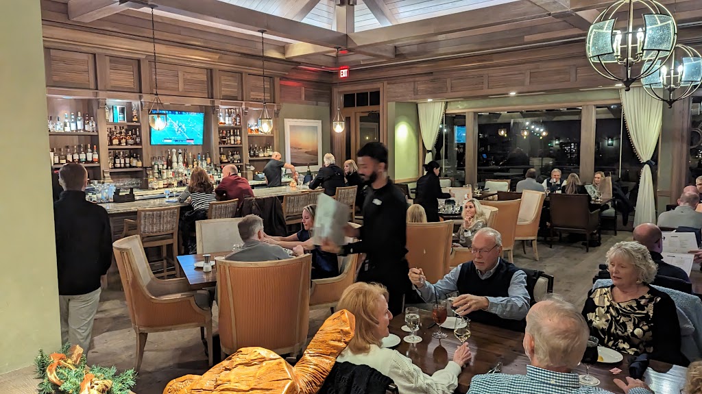 Ocean Lounge | restaurant | 32 Greenwood Dr, Hilton Head Island, SC 29928, USA | 8438421888 OR +1 843-842-1888