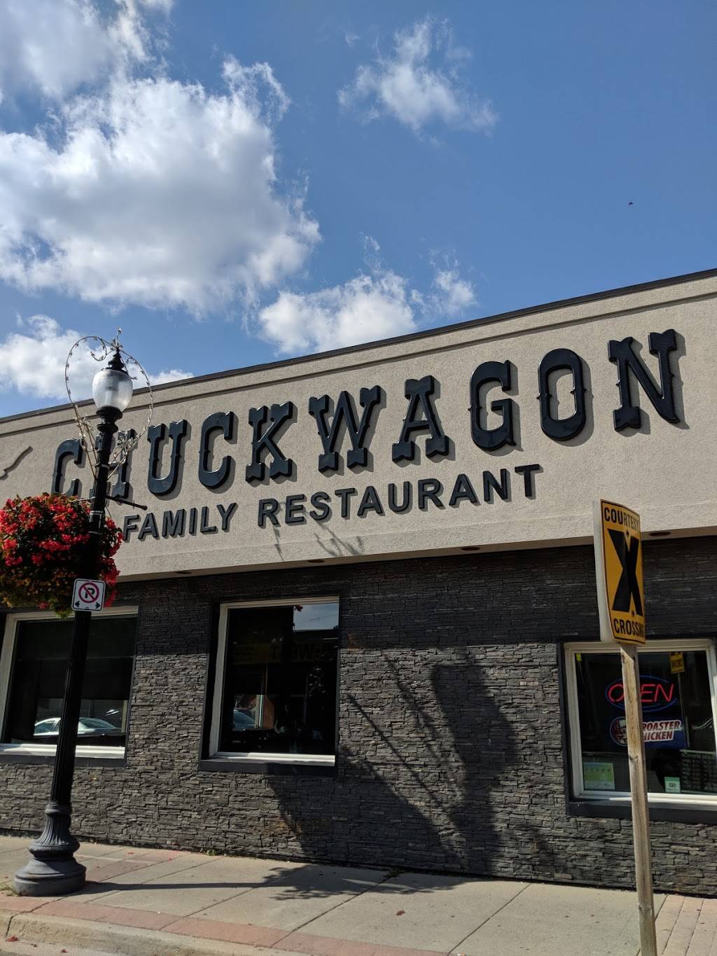 Chuckwagon Restaurant | restaurant | 32 Main St W, Kingsville, ON N9Y 1H3, Canada | 5197332395 OR +1 519-733-2395