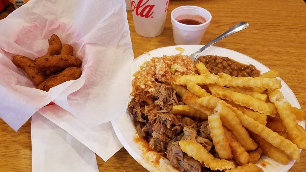 Hendrix Barbecue | restaurant | 2488 Statesville Blvd, Salisbury, NC 28147, USA | 7046339838 OR +1 704-633-9838