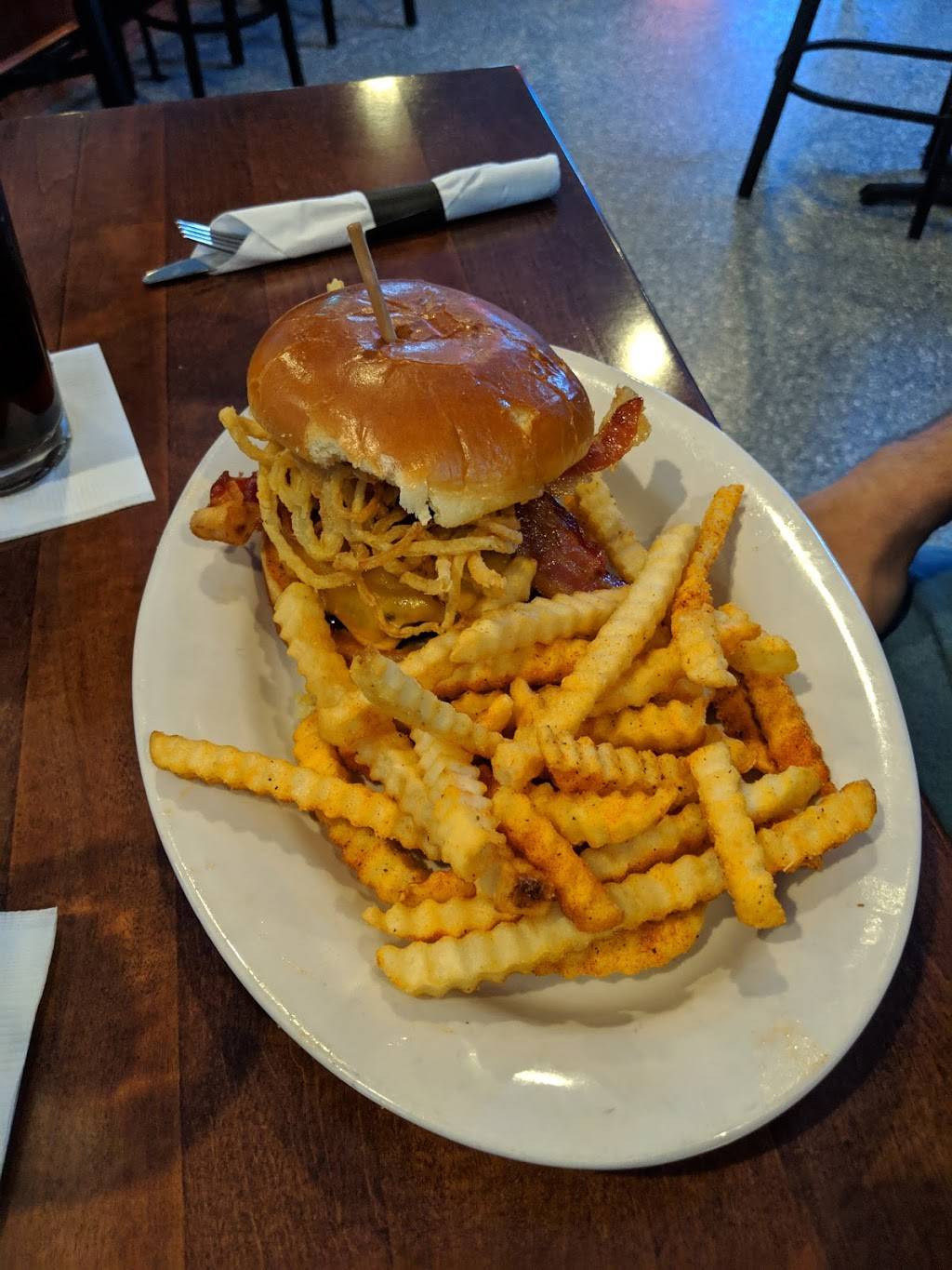 Coach’s Corner Bar & Grill | restaurant | 622 S State St, Belvidere, IL 61008, USA | 8155663439 OR +1 815-566-3439