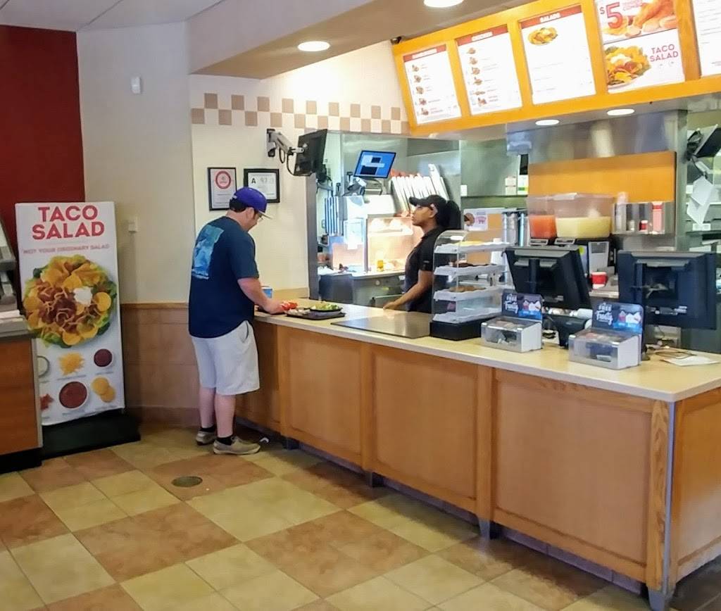 Wendys | restaurant | 1825 E Arlington Blvd, Greenville, NC 27858, USA | 2523532900 OR +1 252-353-2900
