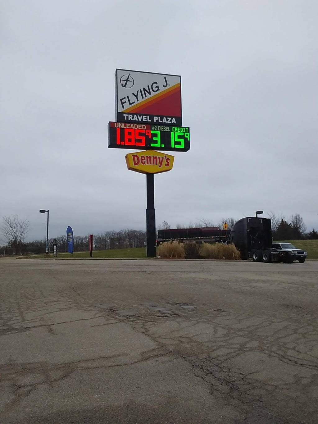Flying J Travel Center | restaurant | 825 North Loop Road, Sullivan, MO 63080, USA | 5738608880 OR +1 573-860-8880