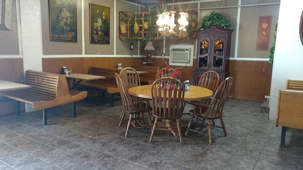 La Gondola Spaghetti House | restaurant | 115 S Main St, Creve Coeur, IL 61610, USA | 3096947676 OR +1 309-694-7676