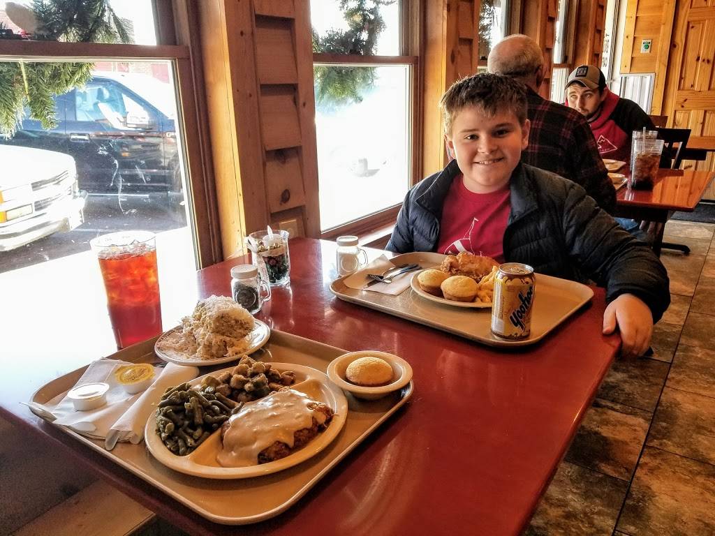 Village Cafeteria | restaurant | 121 N 2nd Ave, Chatsworth, GA 30705, USA | 7066956356 OR +1 706-695-6356