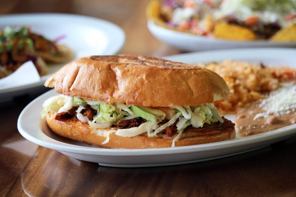 Salsa Verde | restaurant | 107 N Batavia Ave, Batavia, IL 60510, USA | 6304253521 OR +1 630-425-3521